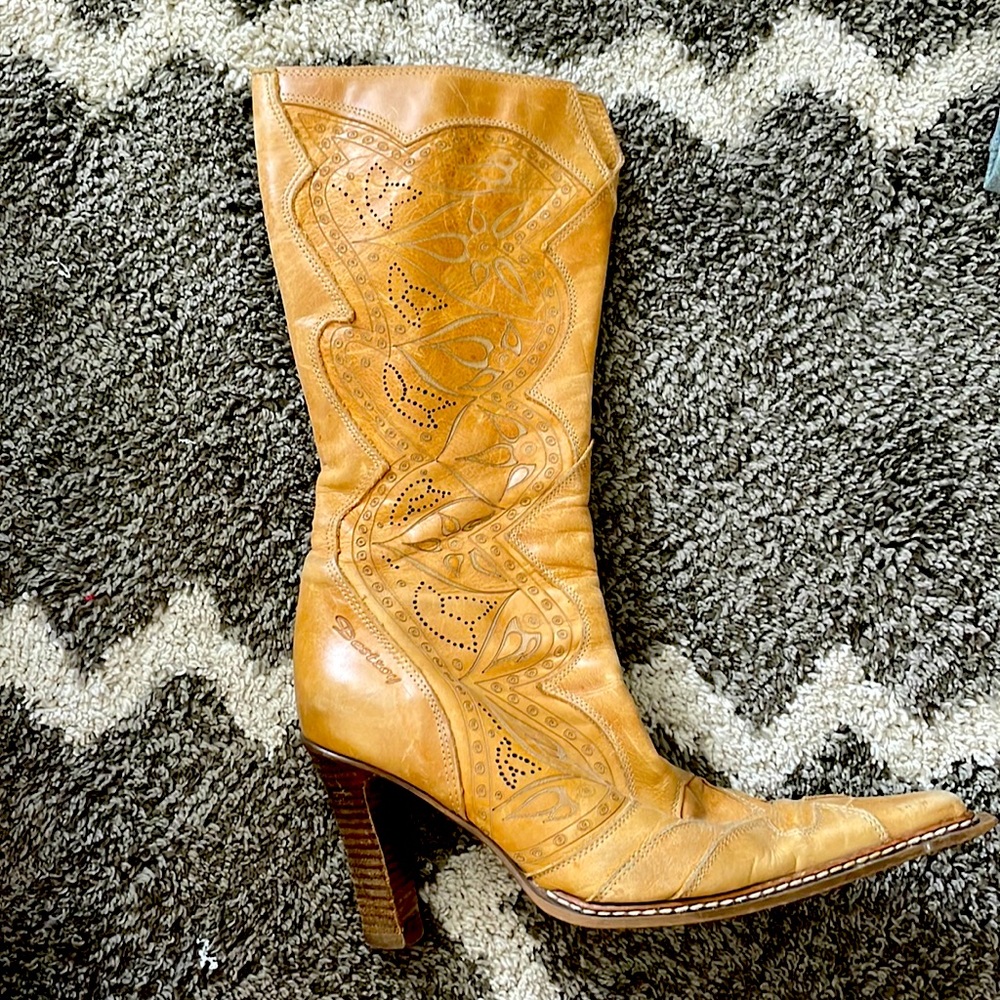 Destroy tan boots